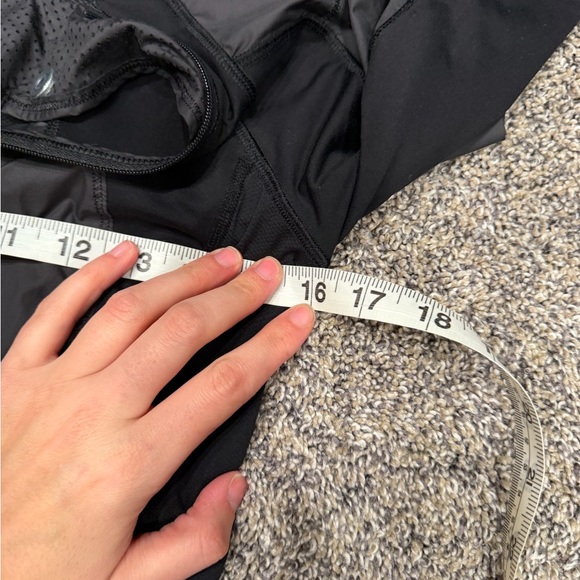 Lululemon Presta Packable Shirket
Black size 4 - Picture 4 of 5